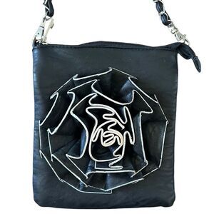 Flower Black & Cream Faux Leather Crossbody Purse removable silver chain GUC